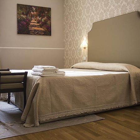 Hotel Navy Ливорно Экстерьер фото