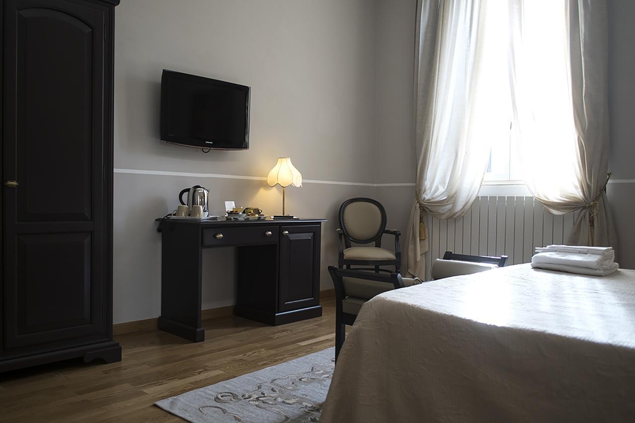 Hotel Navy Ливорно Экстерьер фото