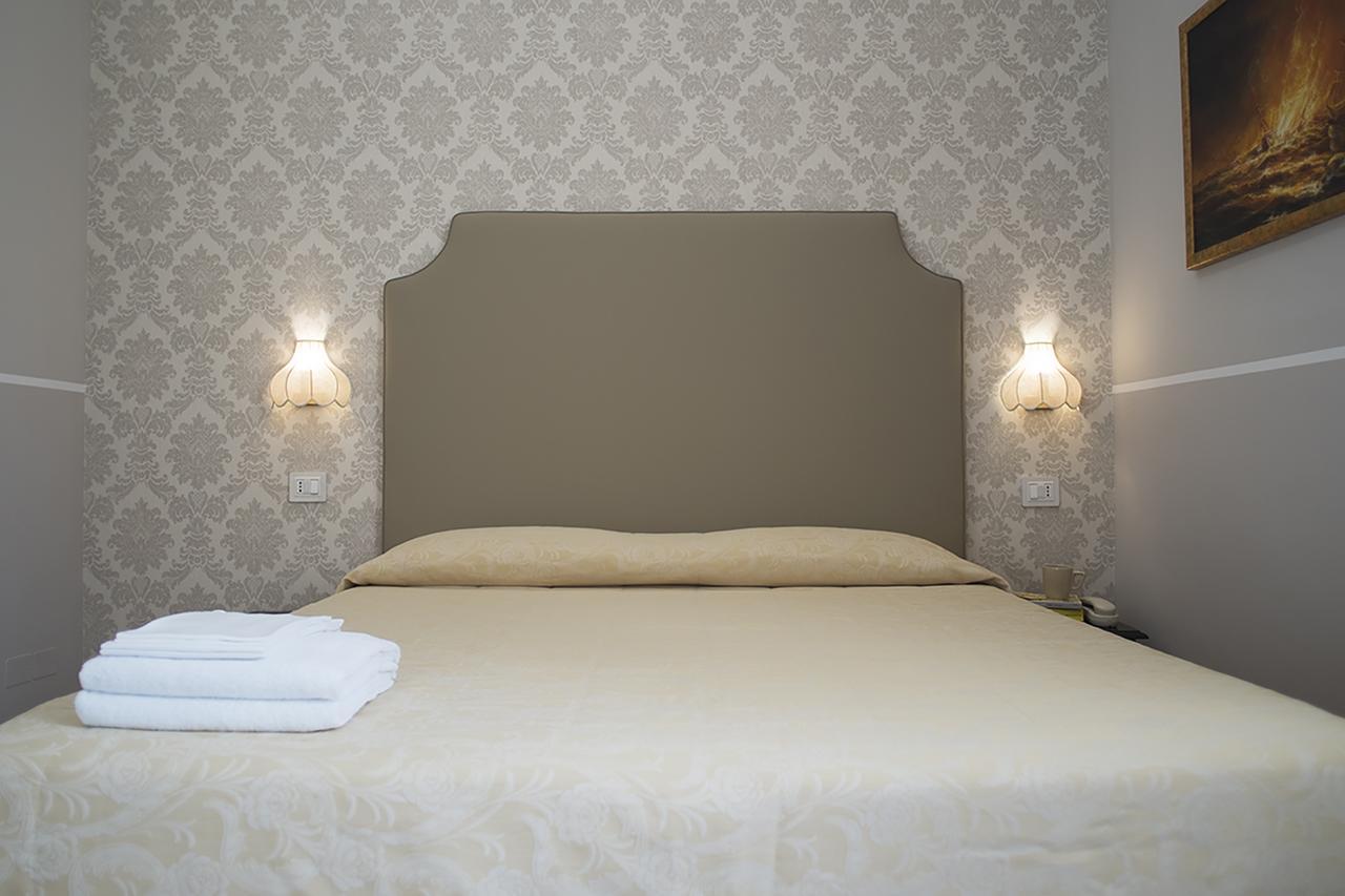Hotel Navy Ливорно Экстерьер фото