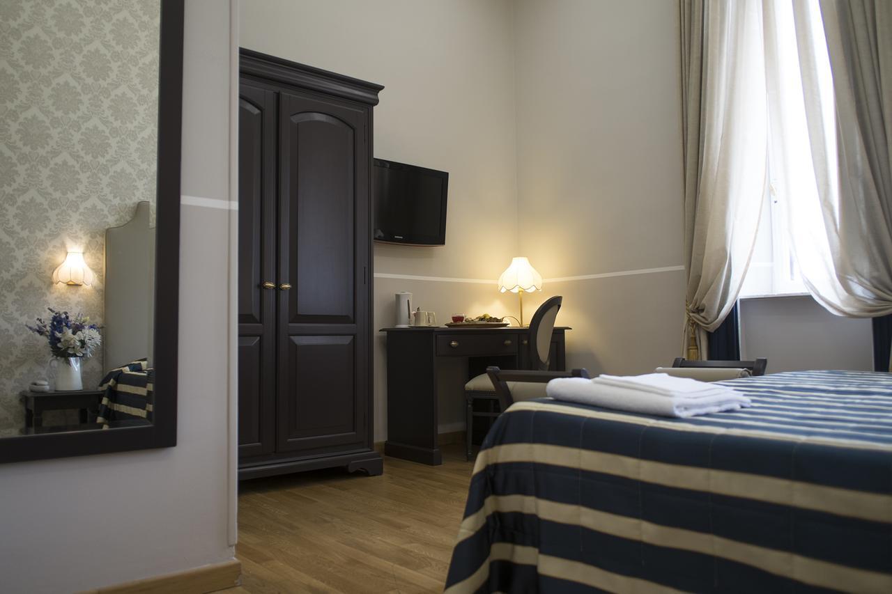 Hotel Navy Ливорно Экстерьер фото
