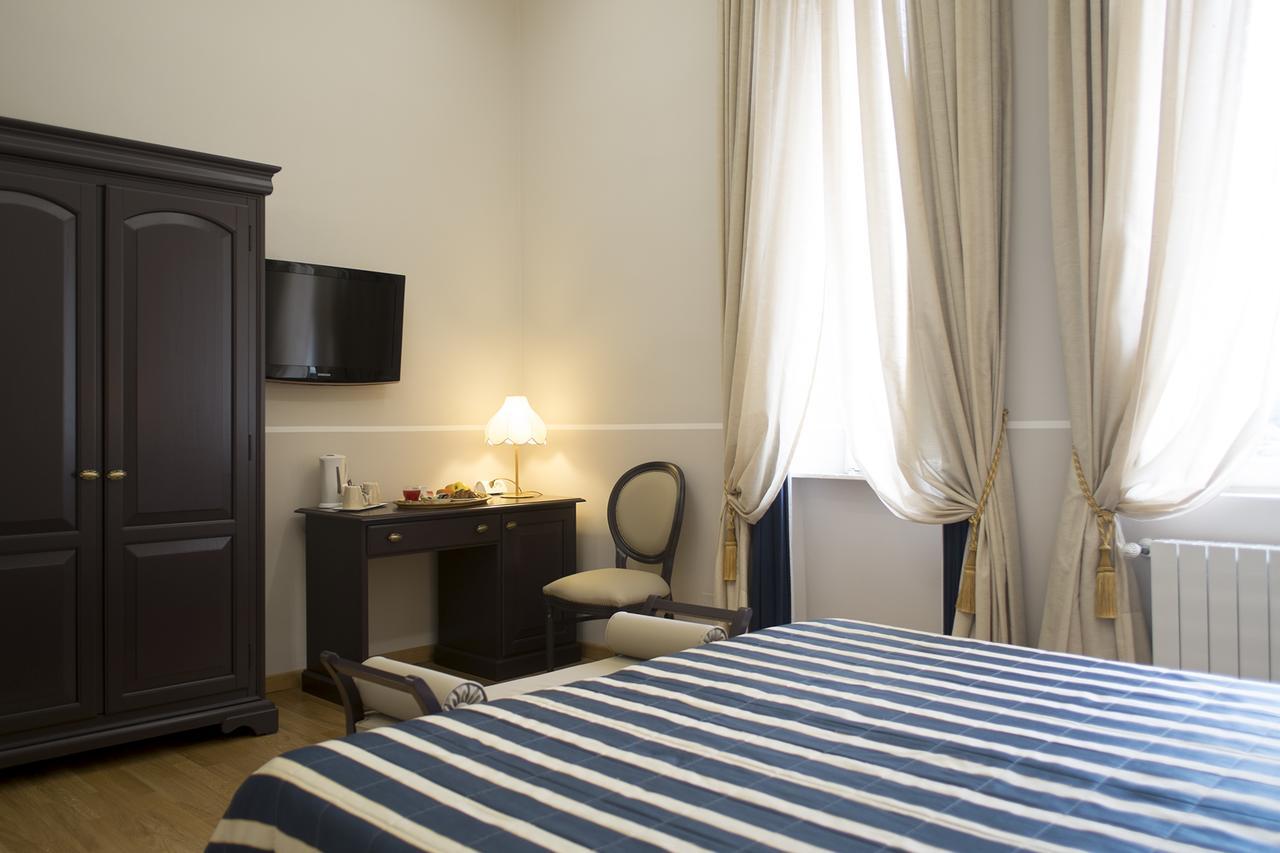 Hotel Navy Ливорно Экстерьер фото