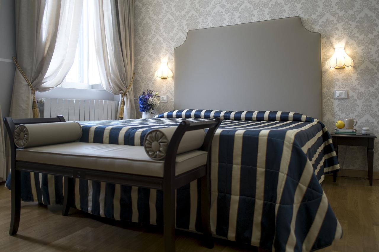 Hotel Navy Ливорно Экстерьер фото