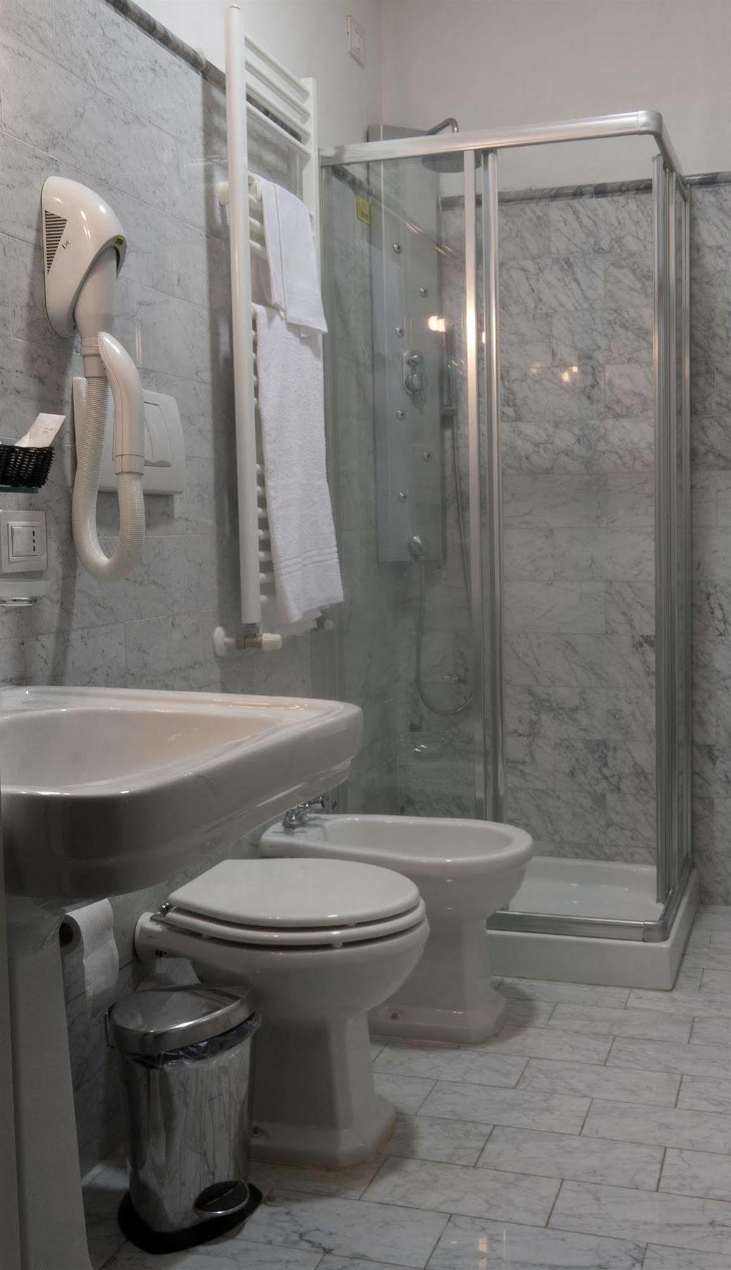 Hotel Navy Ливорно Экстерьер фото