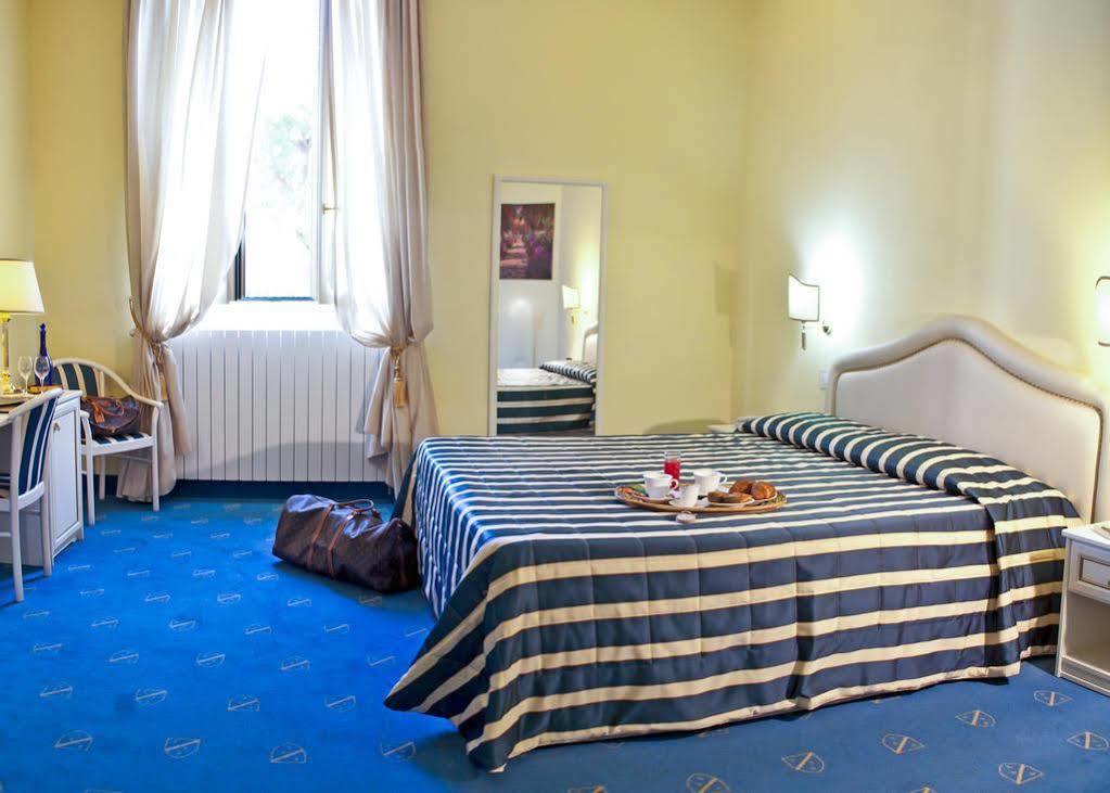 Hotel Navy Ливорно Экстерьер фото