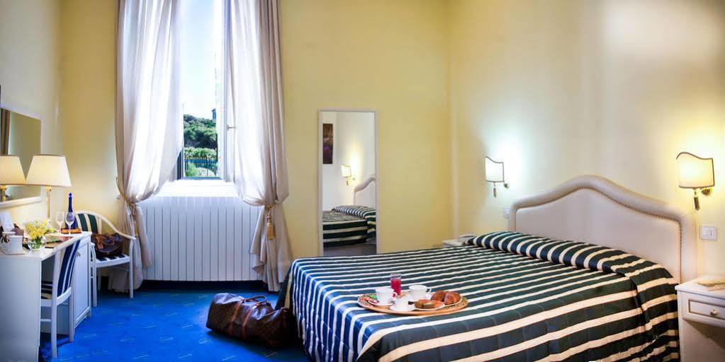 Hotel Navy Ливорно Экстерьер фото